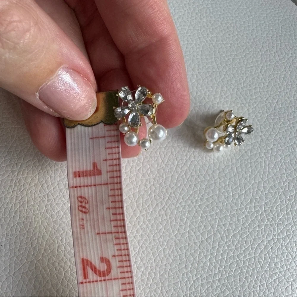 Gold Tone Pearl & Clear Crystal Flower Earrings New